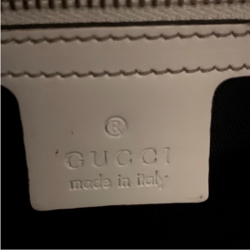 SOLD UNLISTED. Gucci Sherri Line White Leather Tote with Red and Gold Emblem - Picture 10 of 12